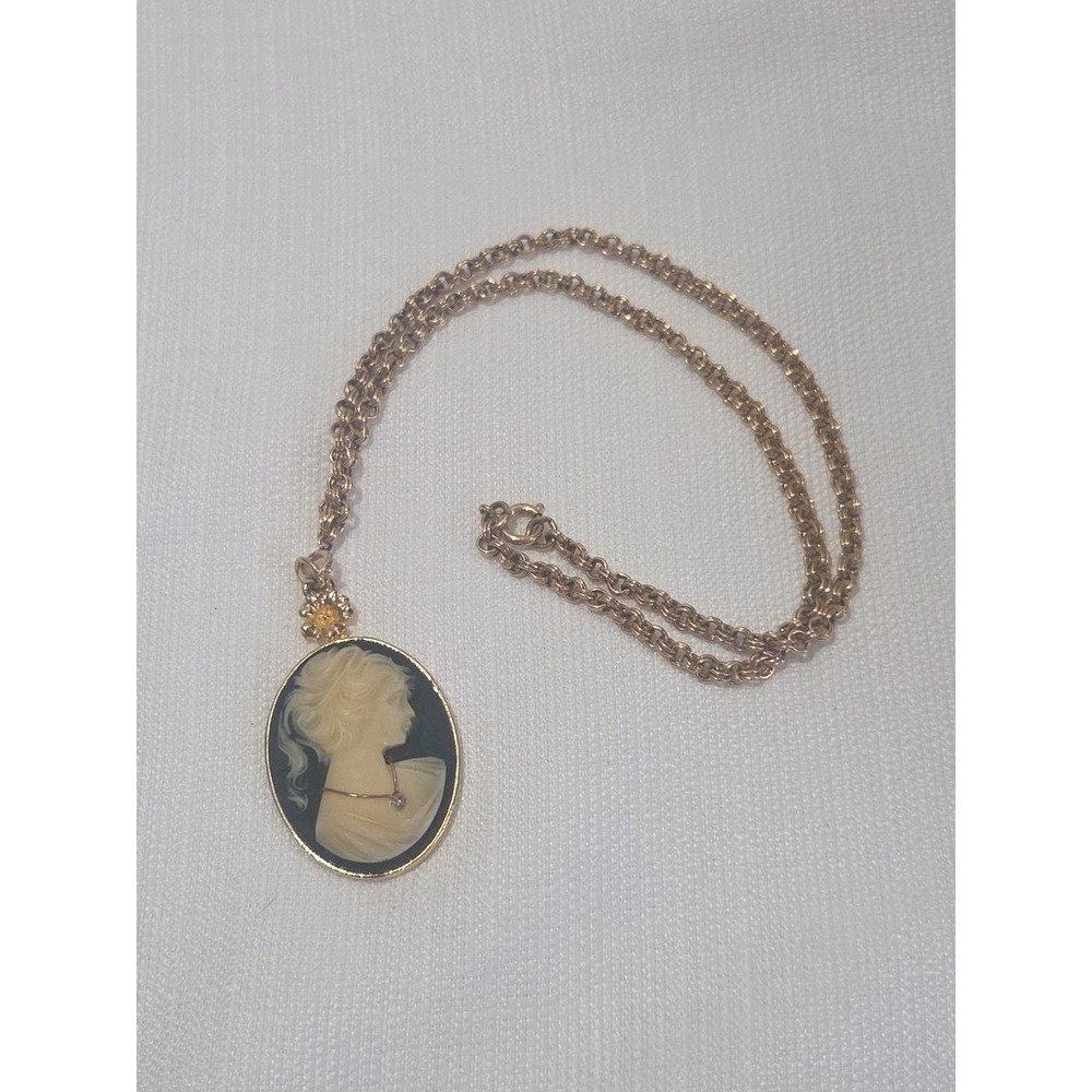 Black And White Cameo Lady Gold Tone Chain Necklace Resin Pendant